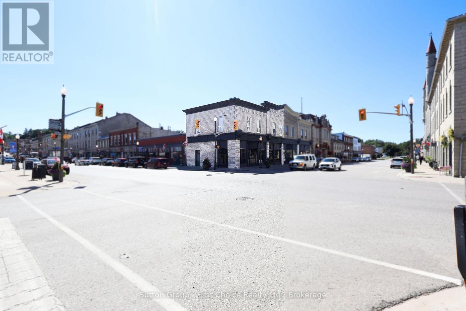 100 QUEEN STREET E