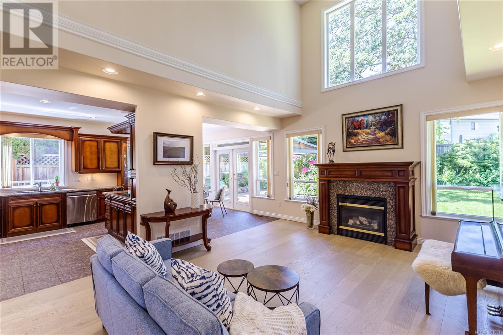 4252 Oakview Close