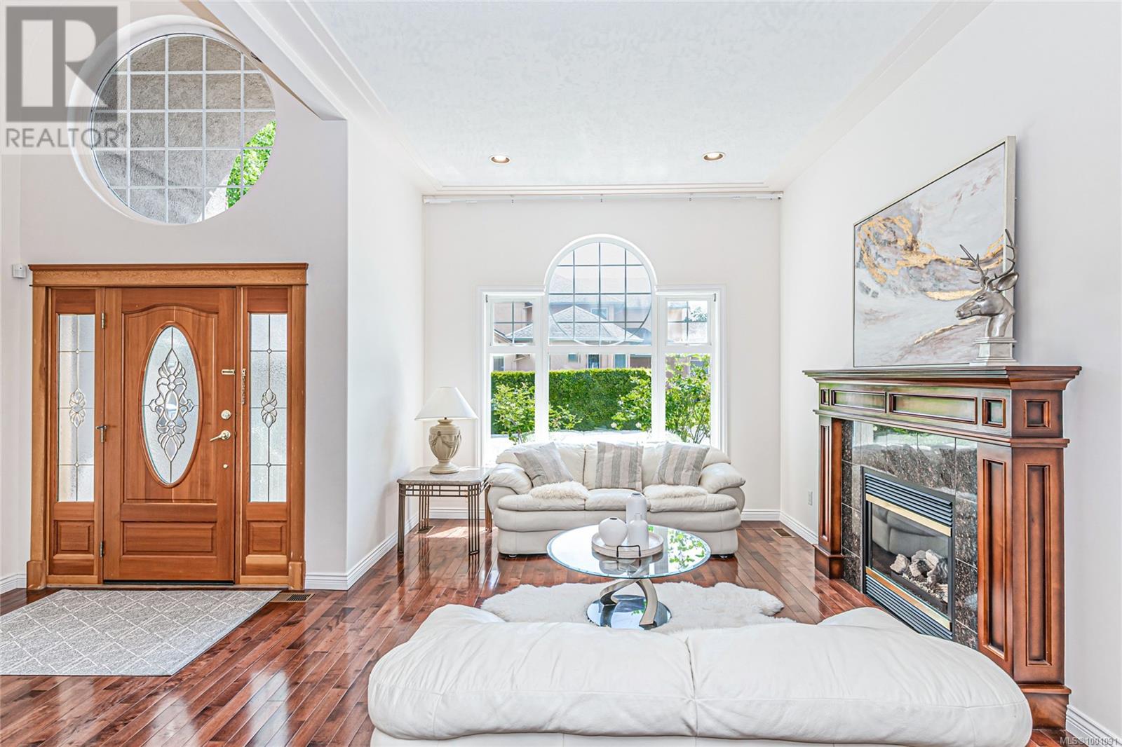 4252 Oakview Close