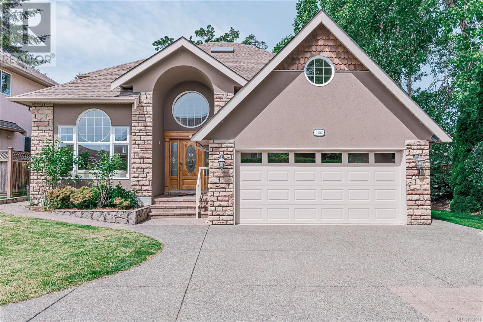 4252 Oakview Close