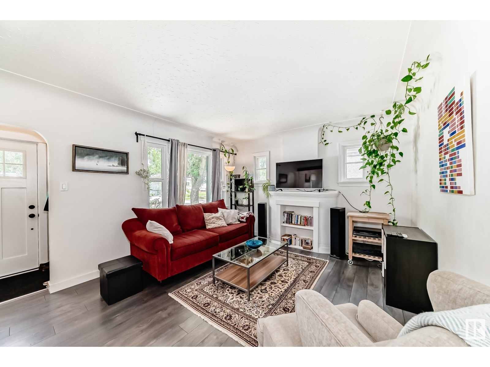 10915 67 AV NW