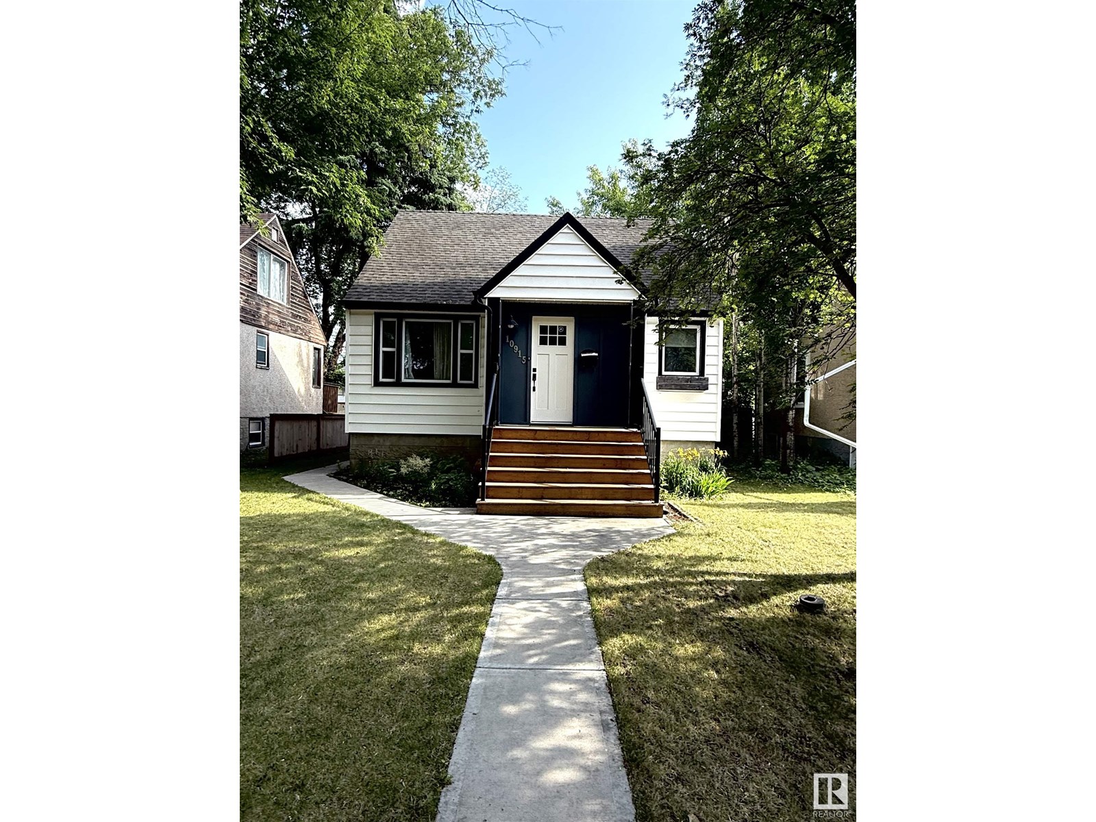 10915 67 AV NW
