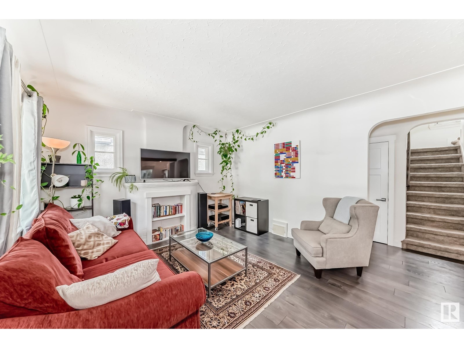 10915 67 AV NW