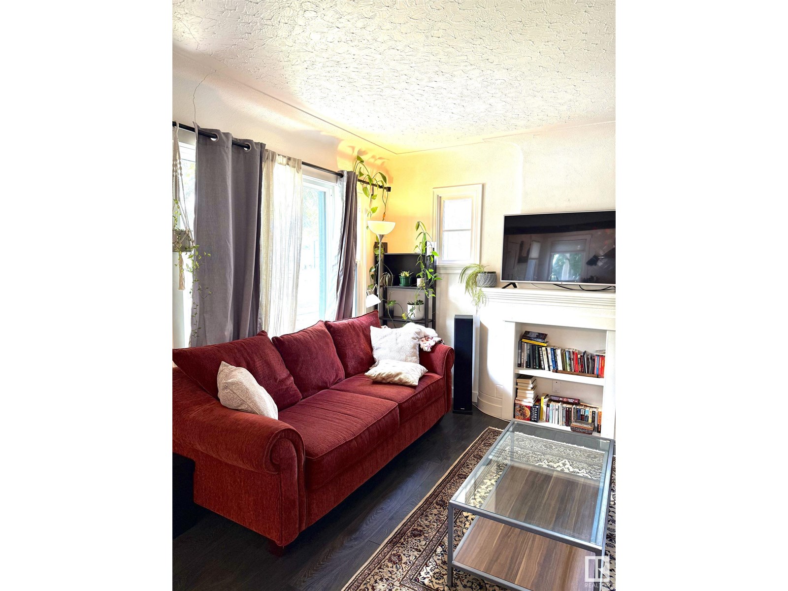 10915 67 AV NW