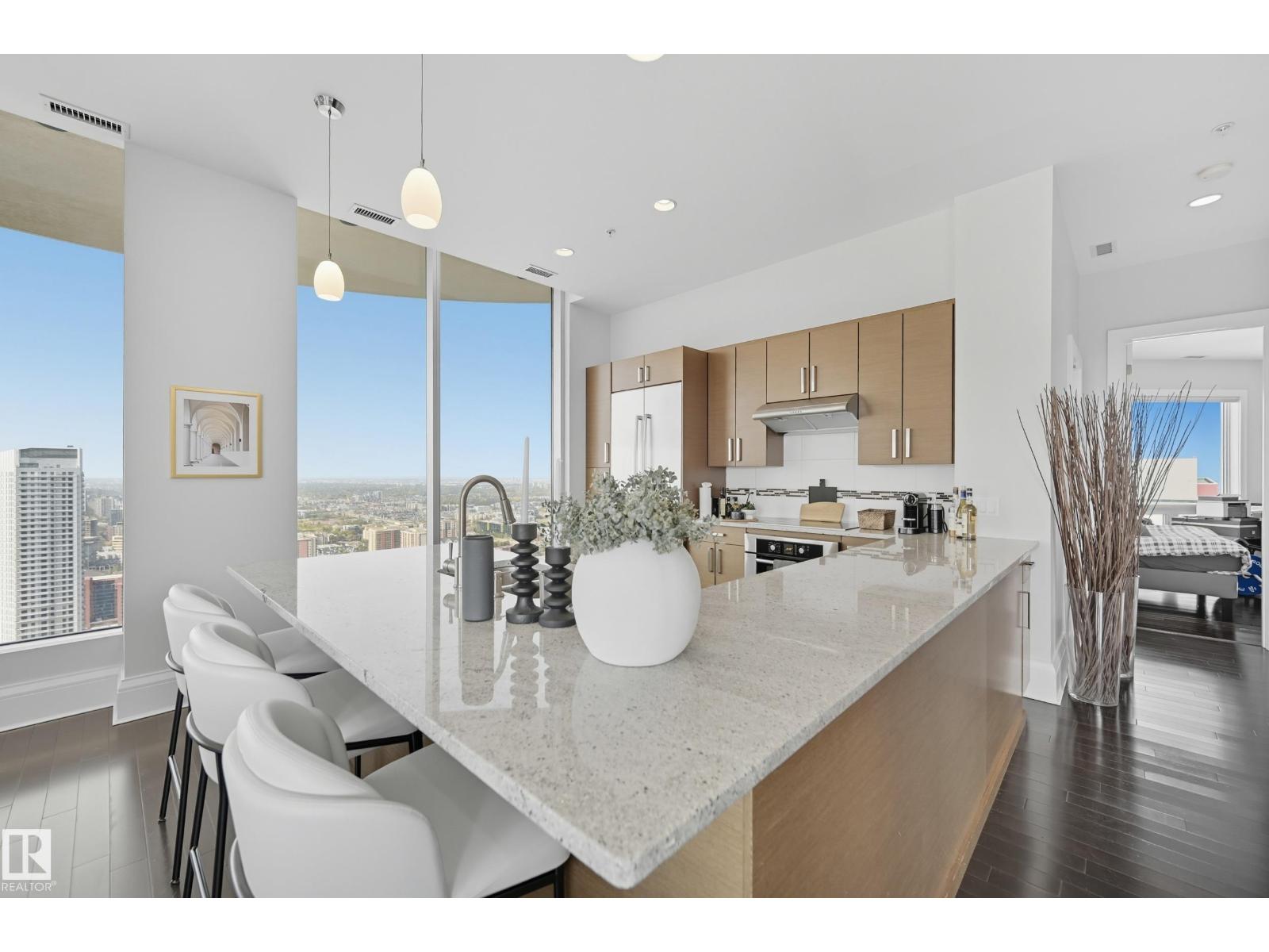 #3502 10152 104 ST NW