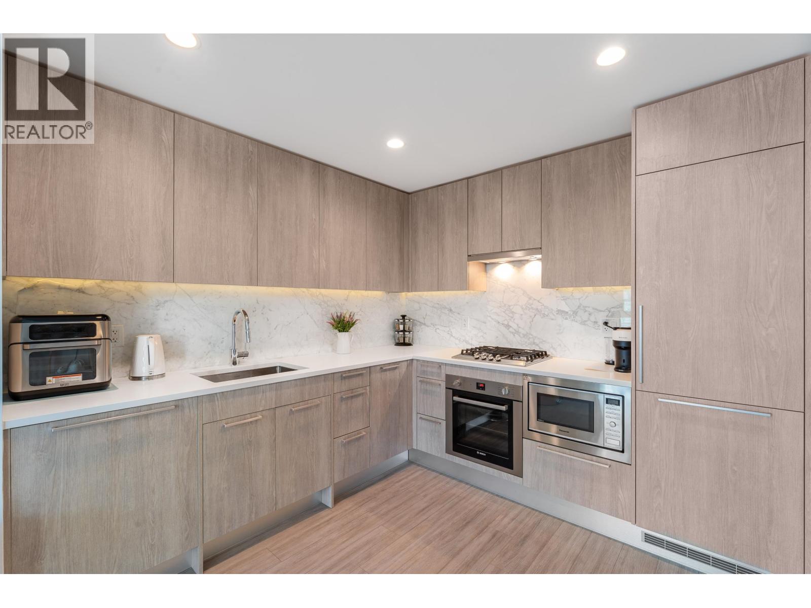 807 6398 SILVER AVENUE