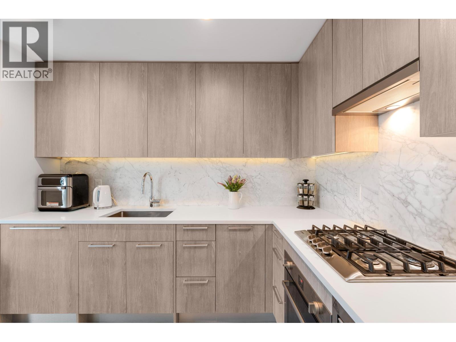 807 6398 SILVER AVENUE