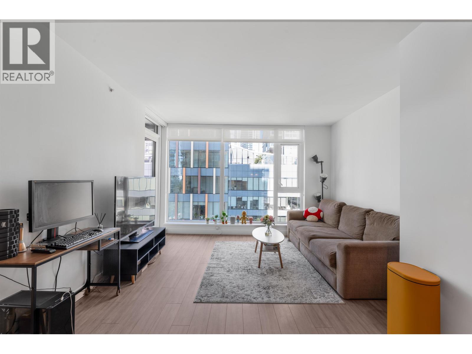 807 6398 SILVER AVENUE