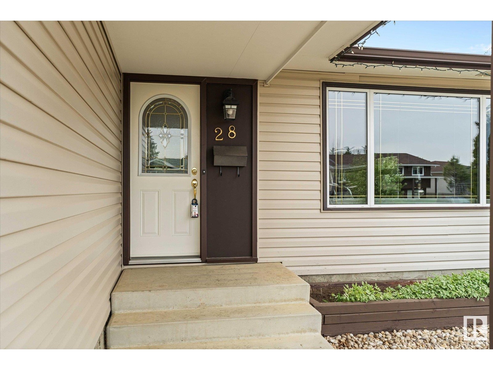28 HUGHES RD NW