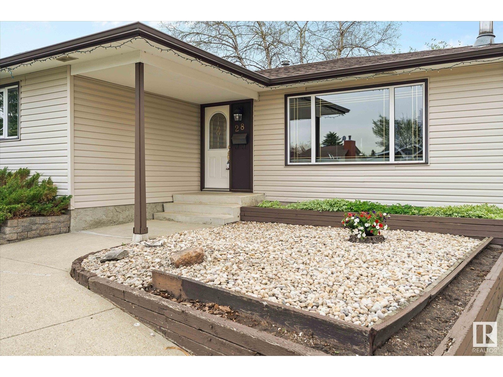 28 HUGHES RD NW