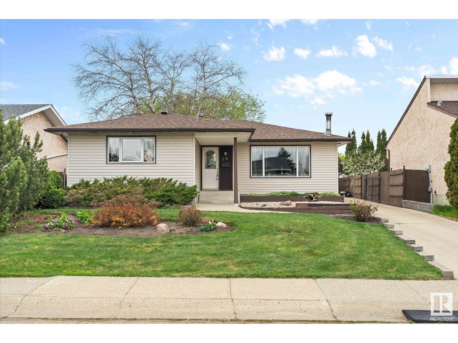 28 HUGHES RD NW