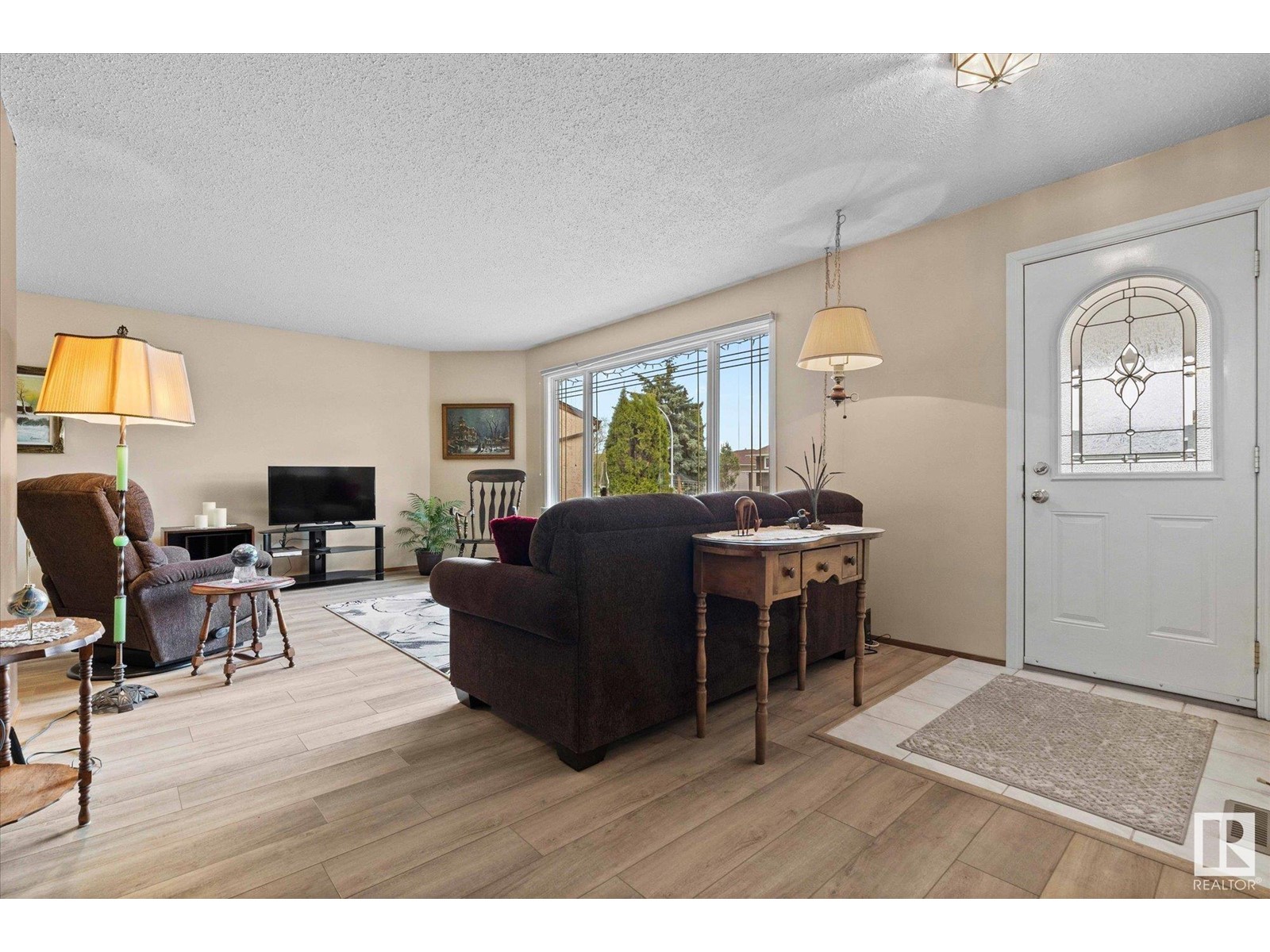 28 HUGHES RD NW