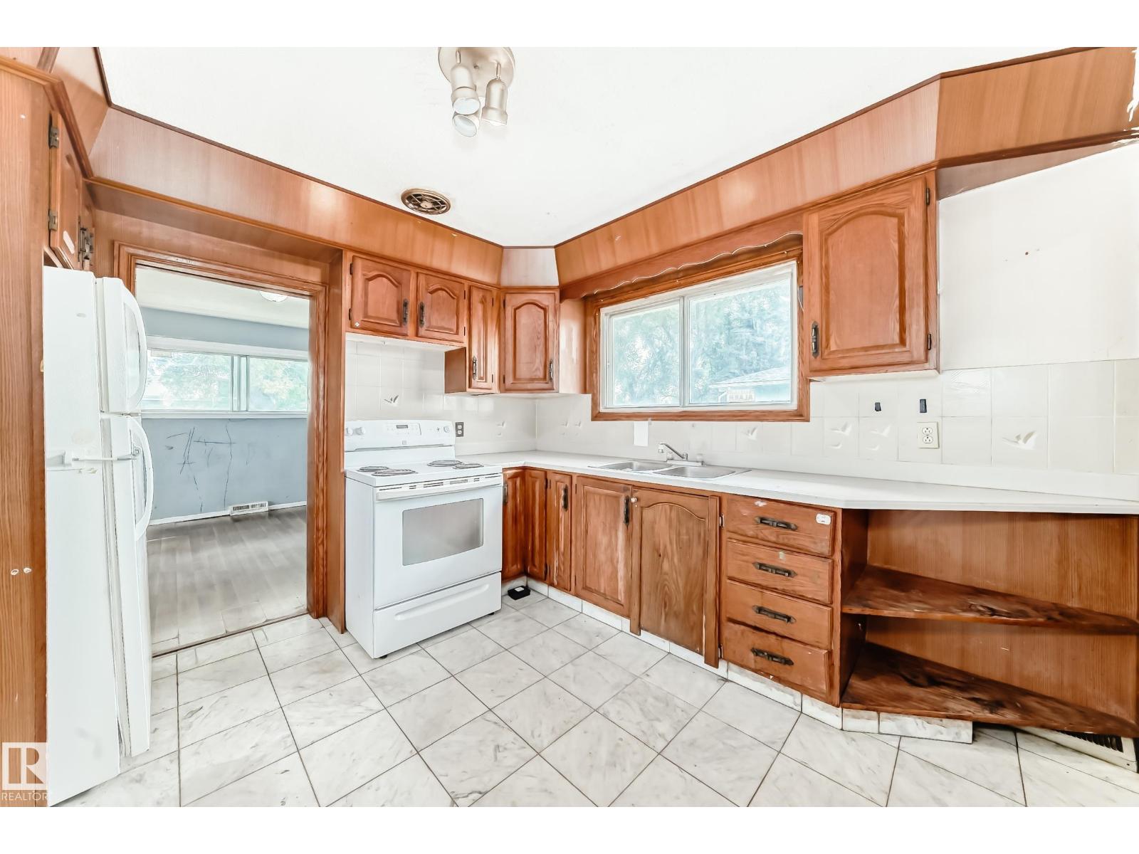 8303 124 AV NW