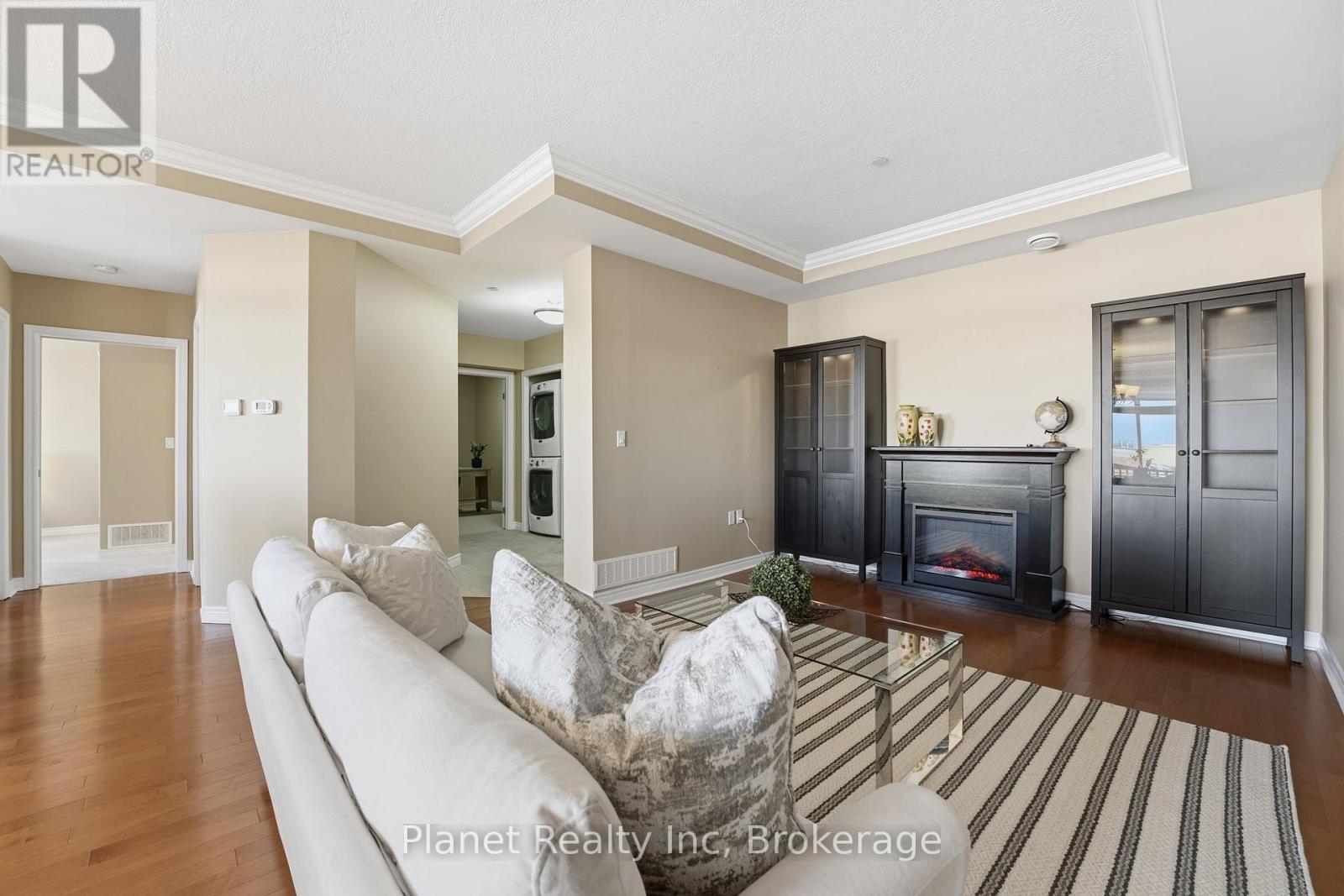 C305 - 65 BAYBERRY DRIVE