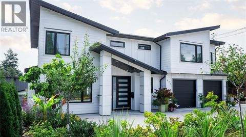 927 Beckwith Ave Saanich BC V8X3S2