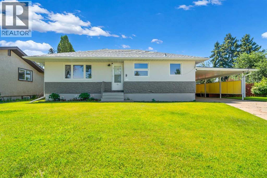 Photo 1 of 27 — 131 Mitchell Crescent NW, Medicine Hat, AB T1A6V3