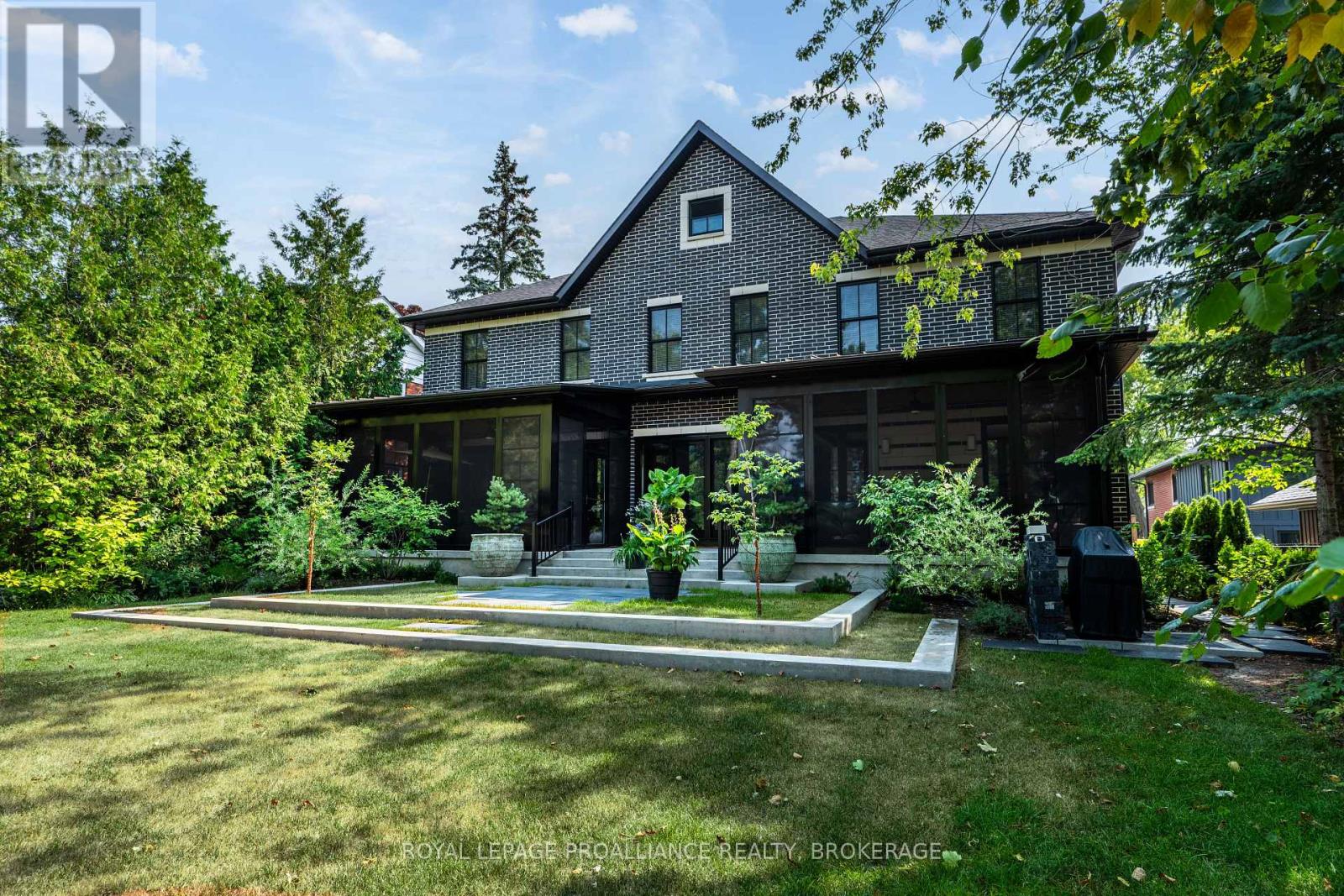 124 CHURCHILL CRESCENT