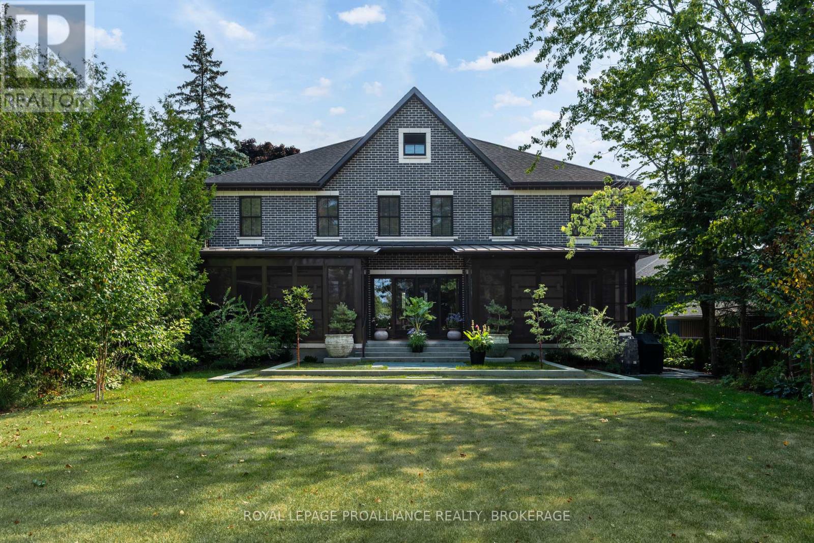 124 CHURCHILL CRESCENT