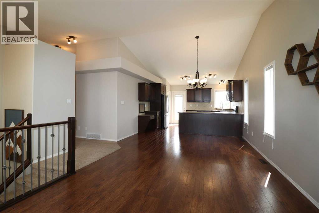 1664 Coalbanks Boulevard W