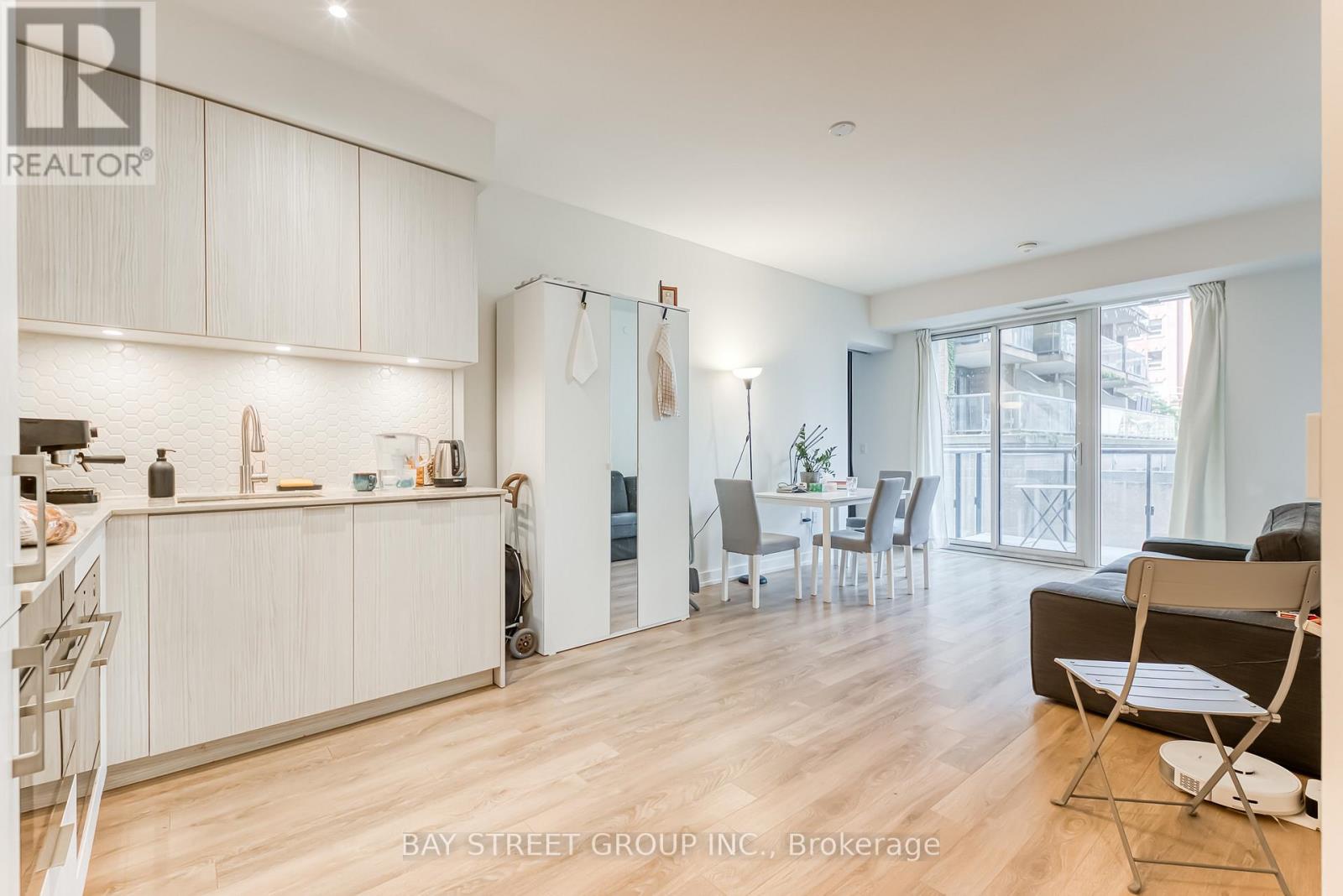 210 - 158 FRONT STREET E