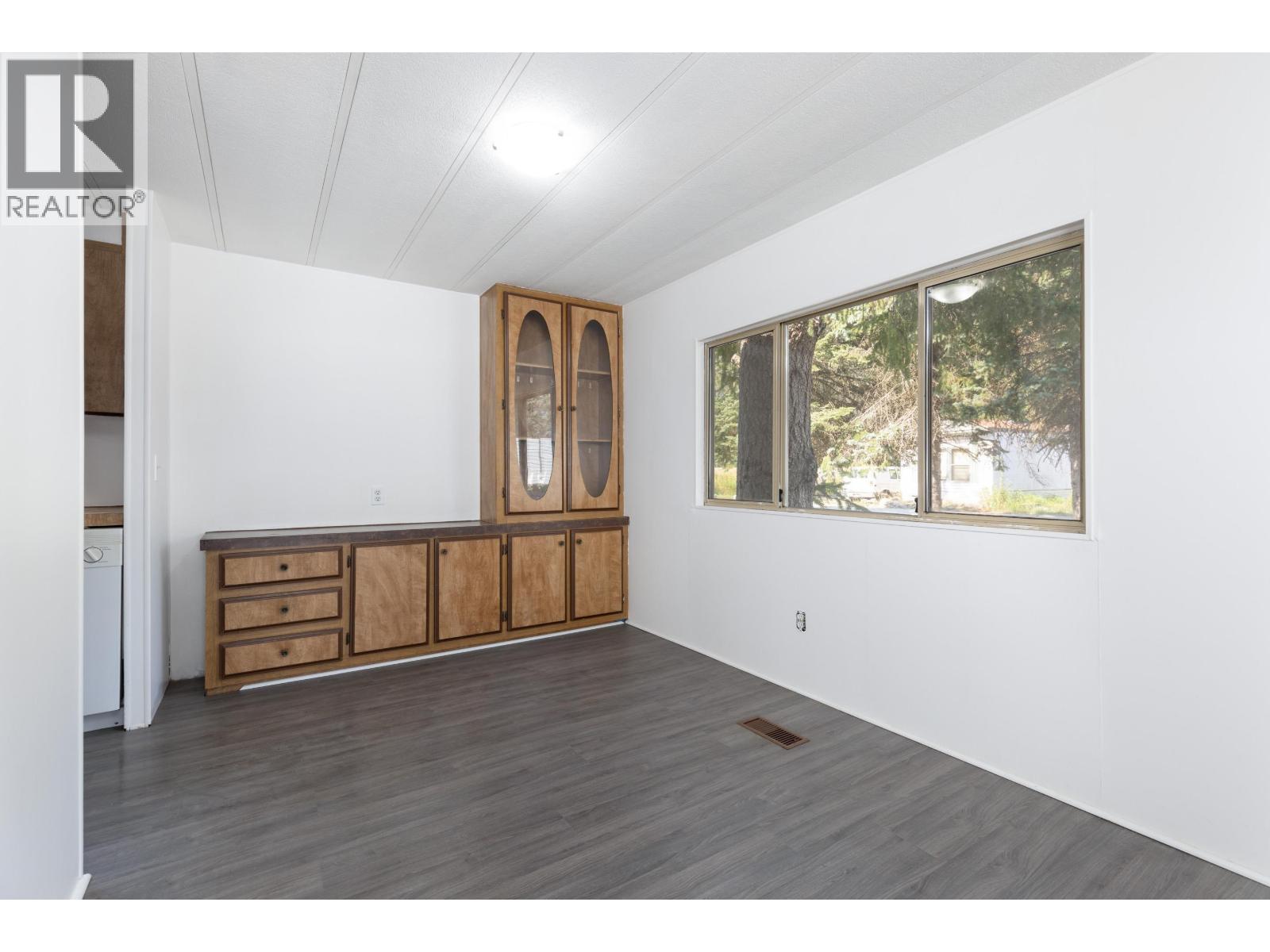 18 7370 HIGHWAY 99