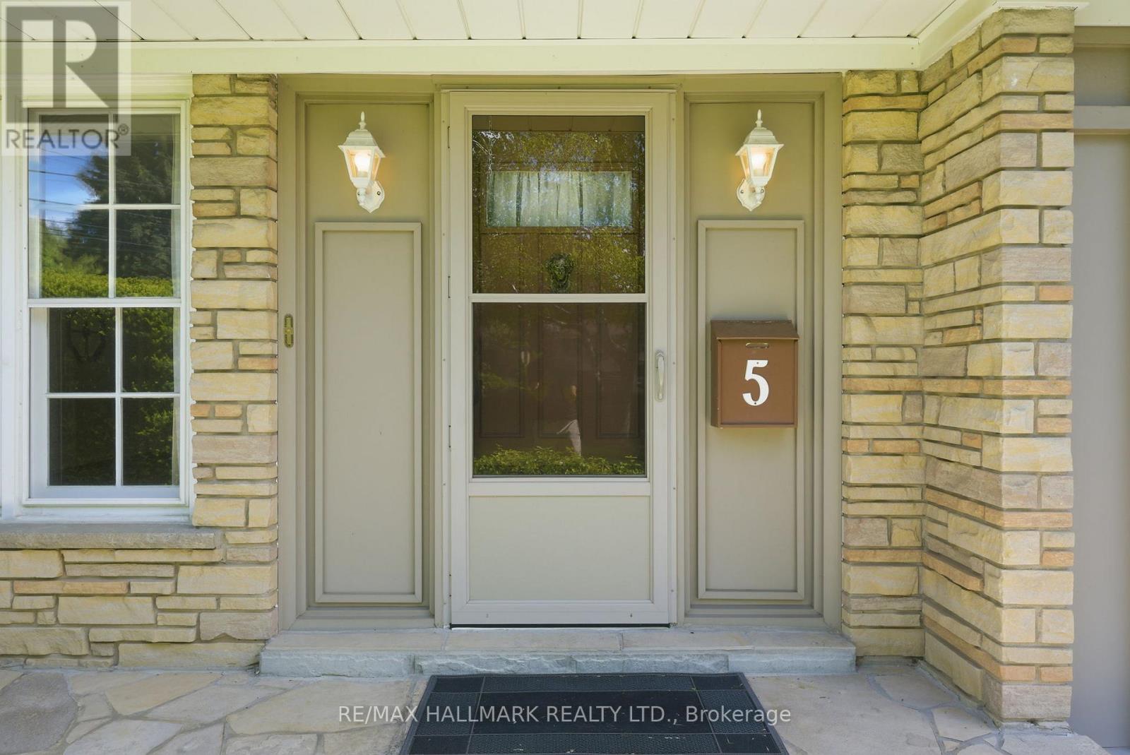 5 BETHUNE BOULEVARD
