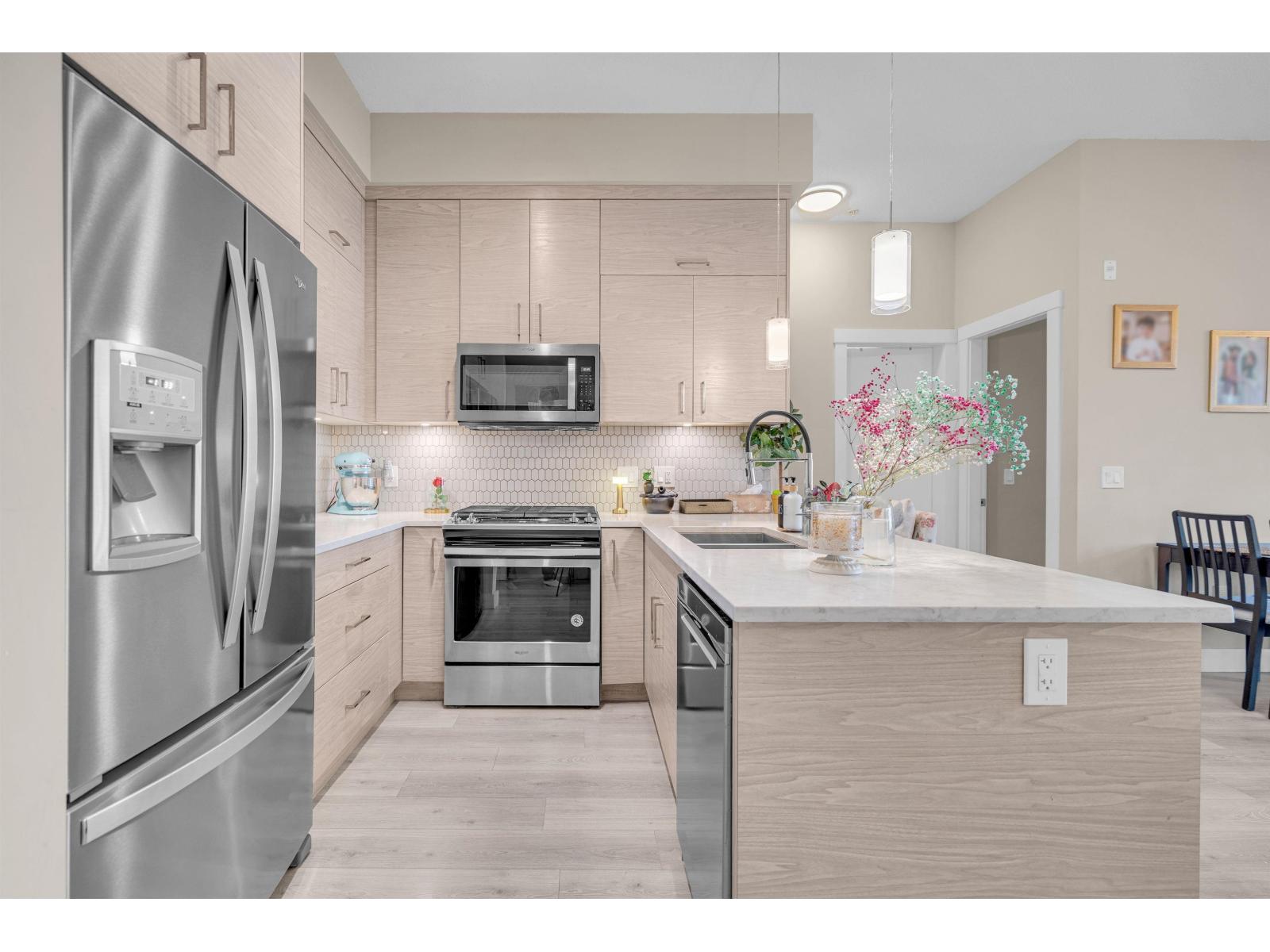 219 2120 GLADWIN ROAD