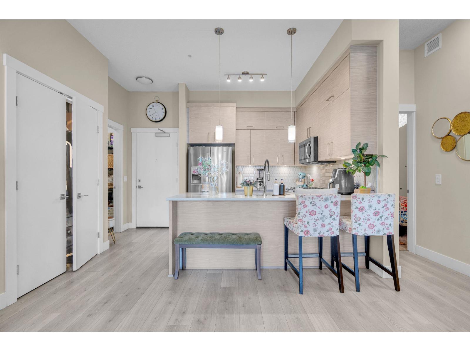 219 2120 GLADWIN ROAD