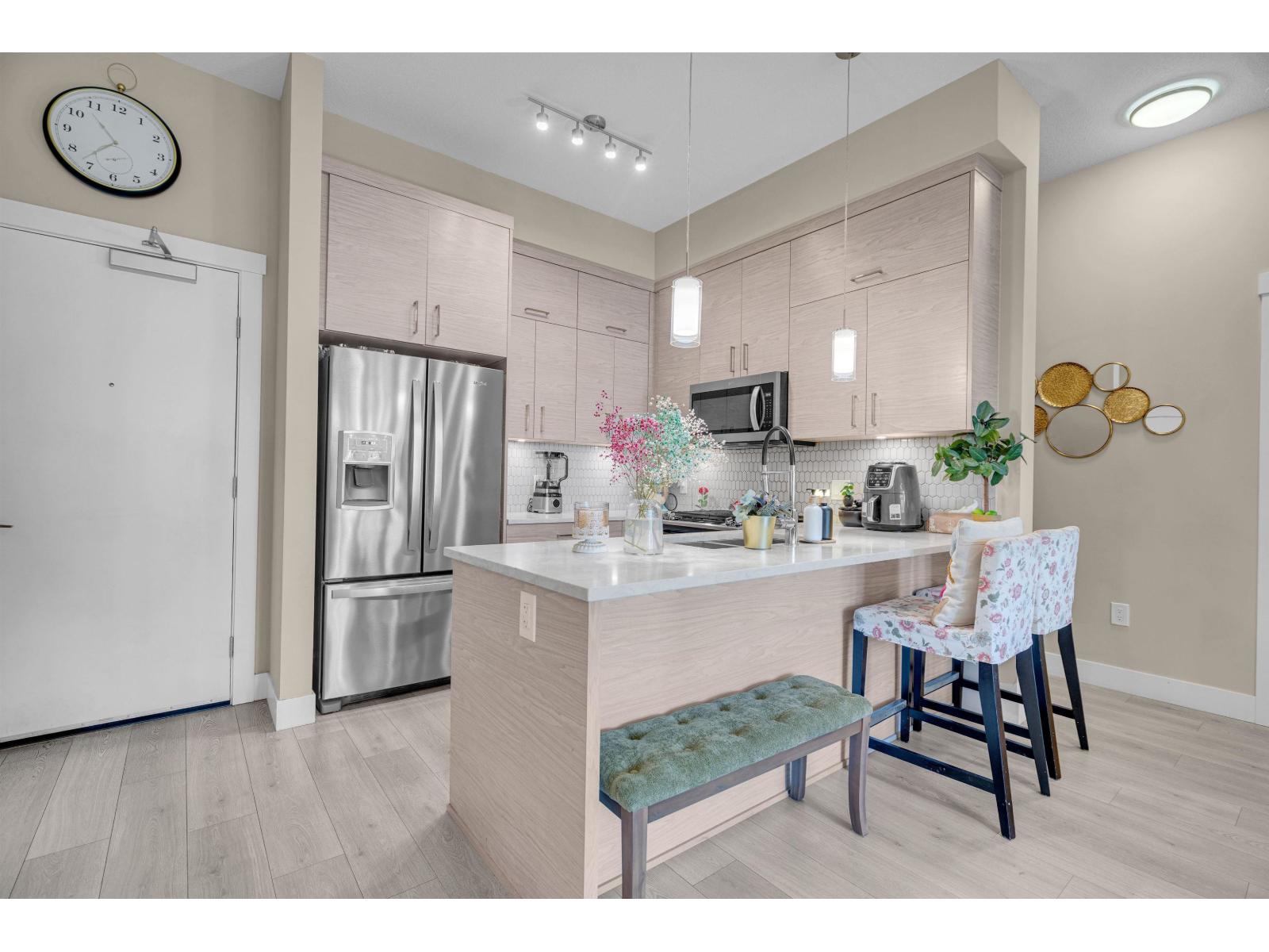 219 2120 GLADWIN ROAD