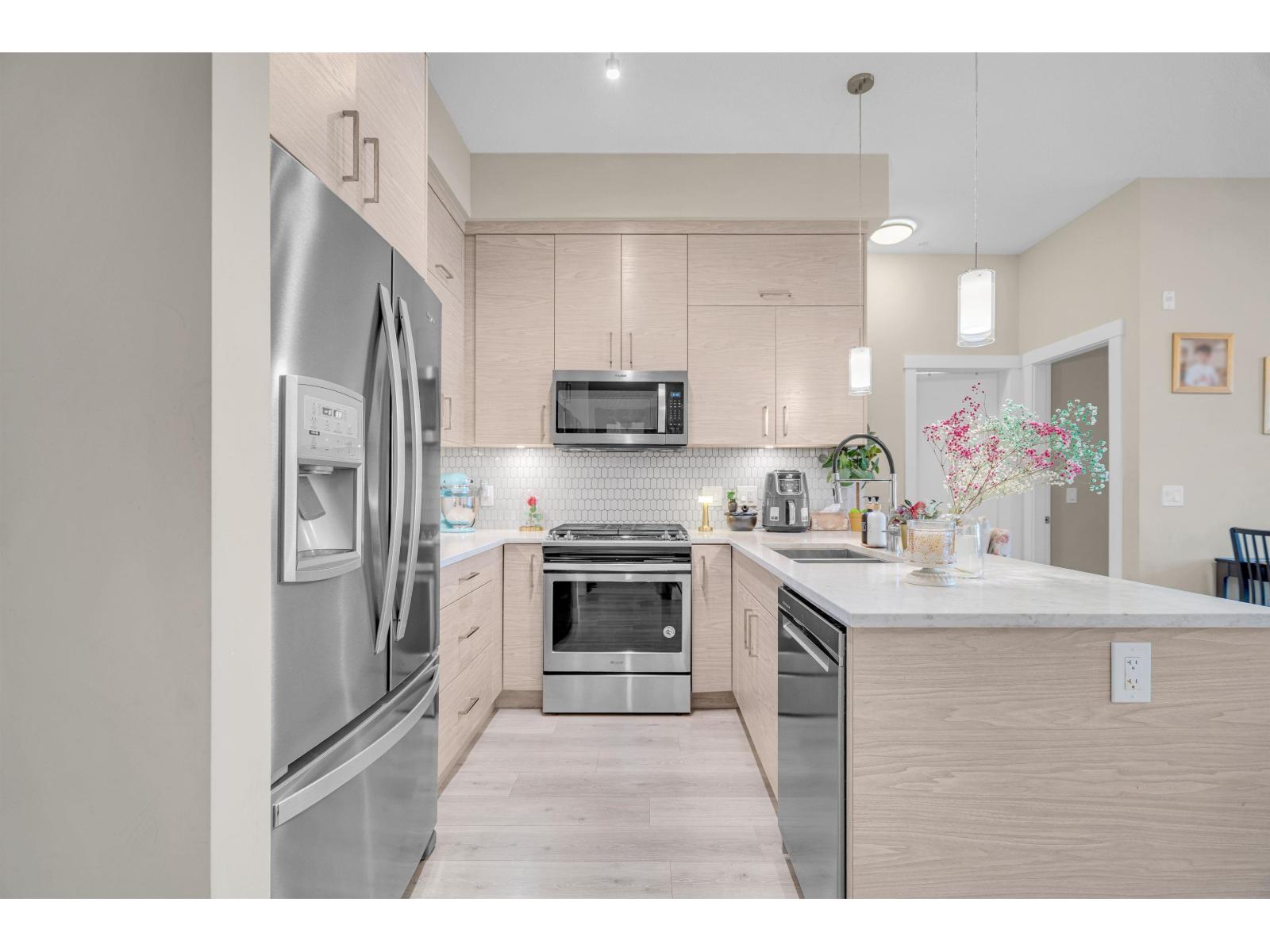 219 2120 GLADWIN ROAD