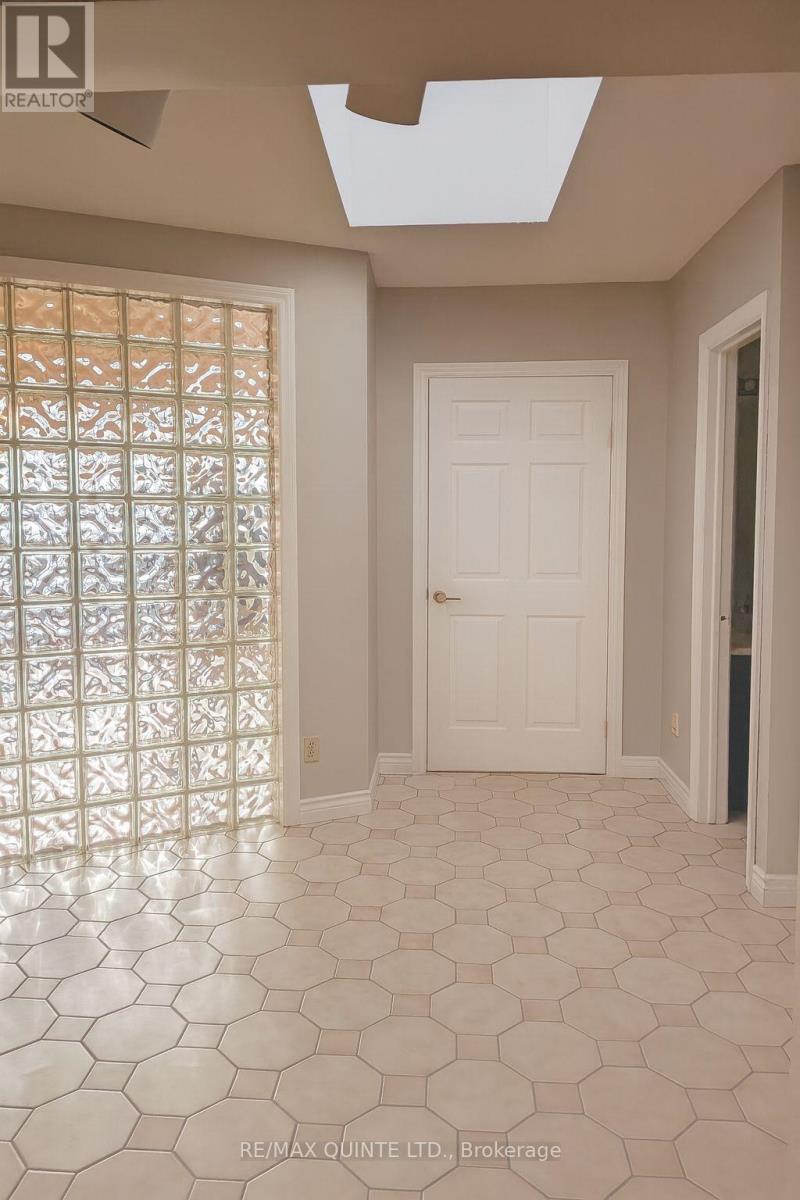 PH2 - 141 DUNDAS STREET