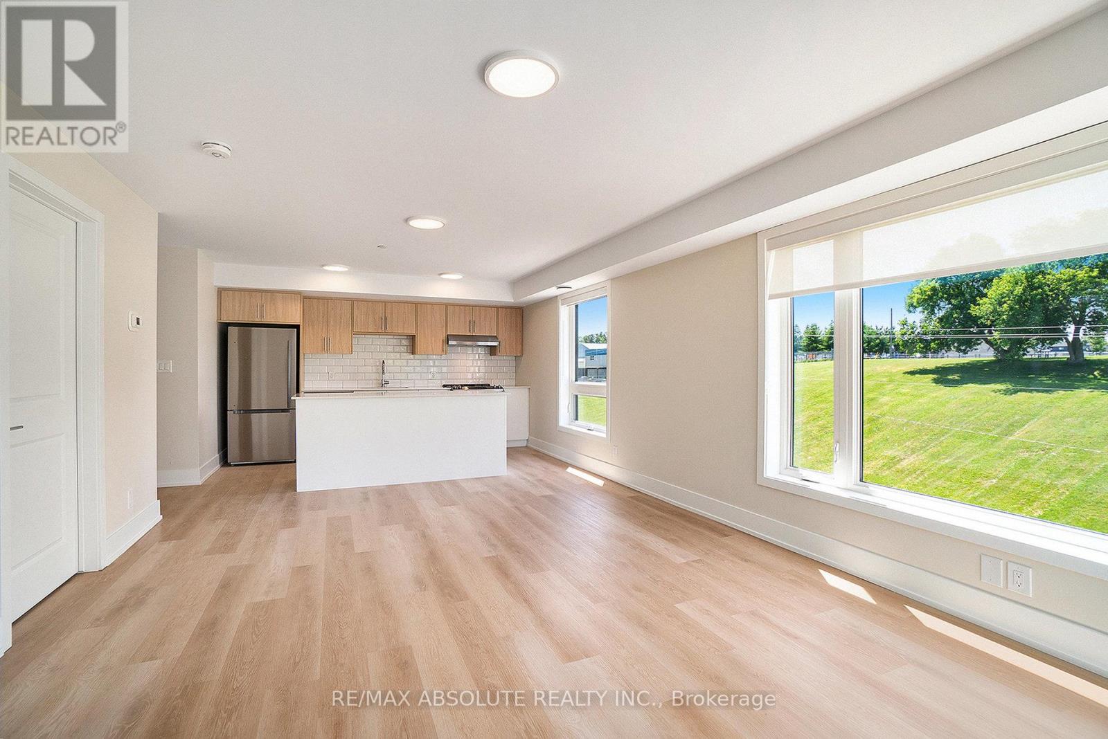 112 - 12 THOMAS STREET N