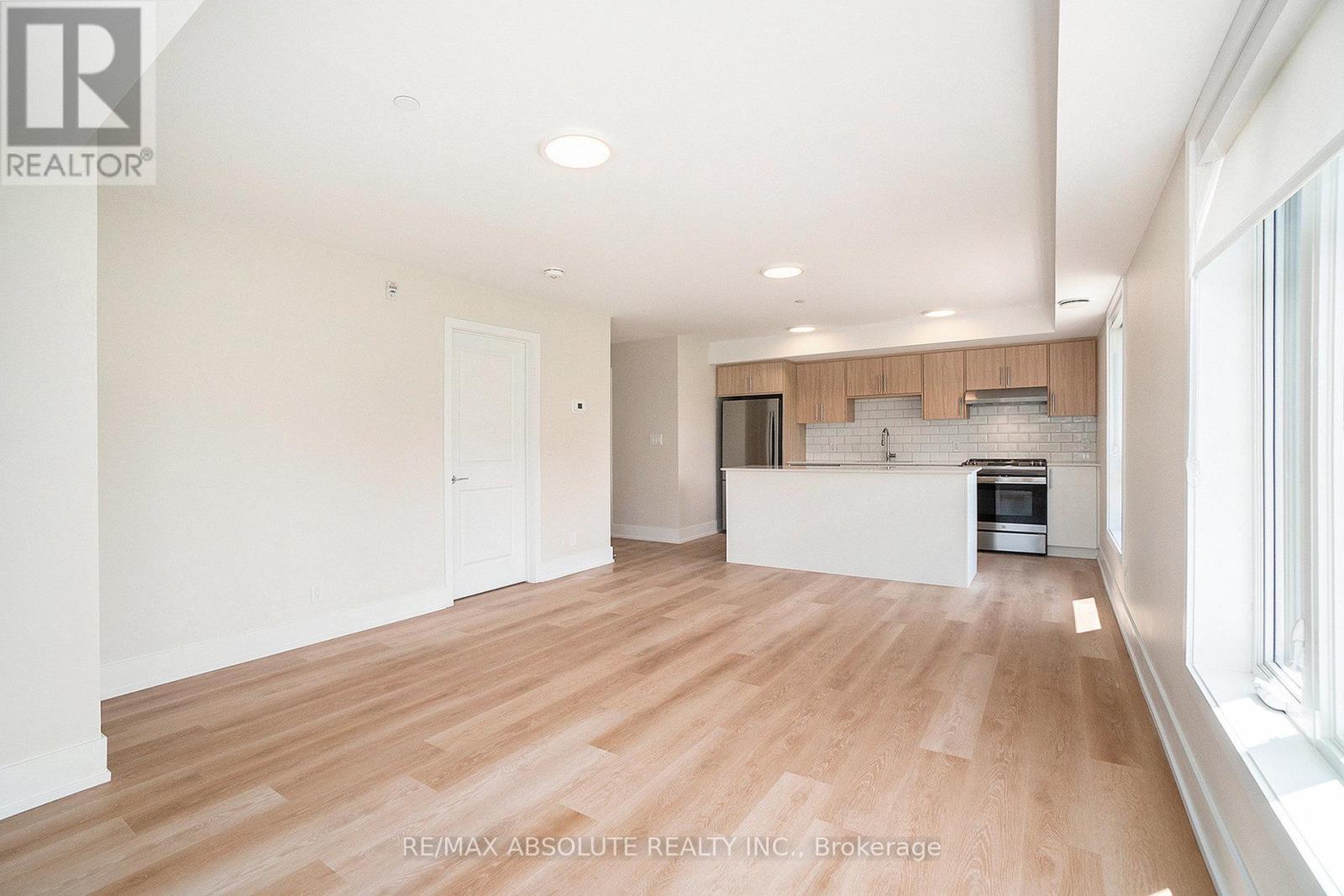 112 - 12 THOMAS STREET N