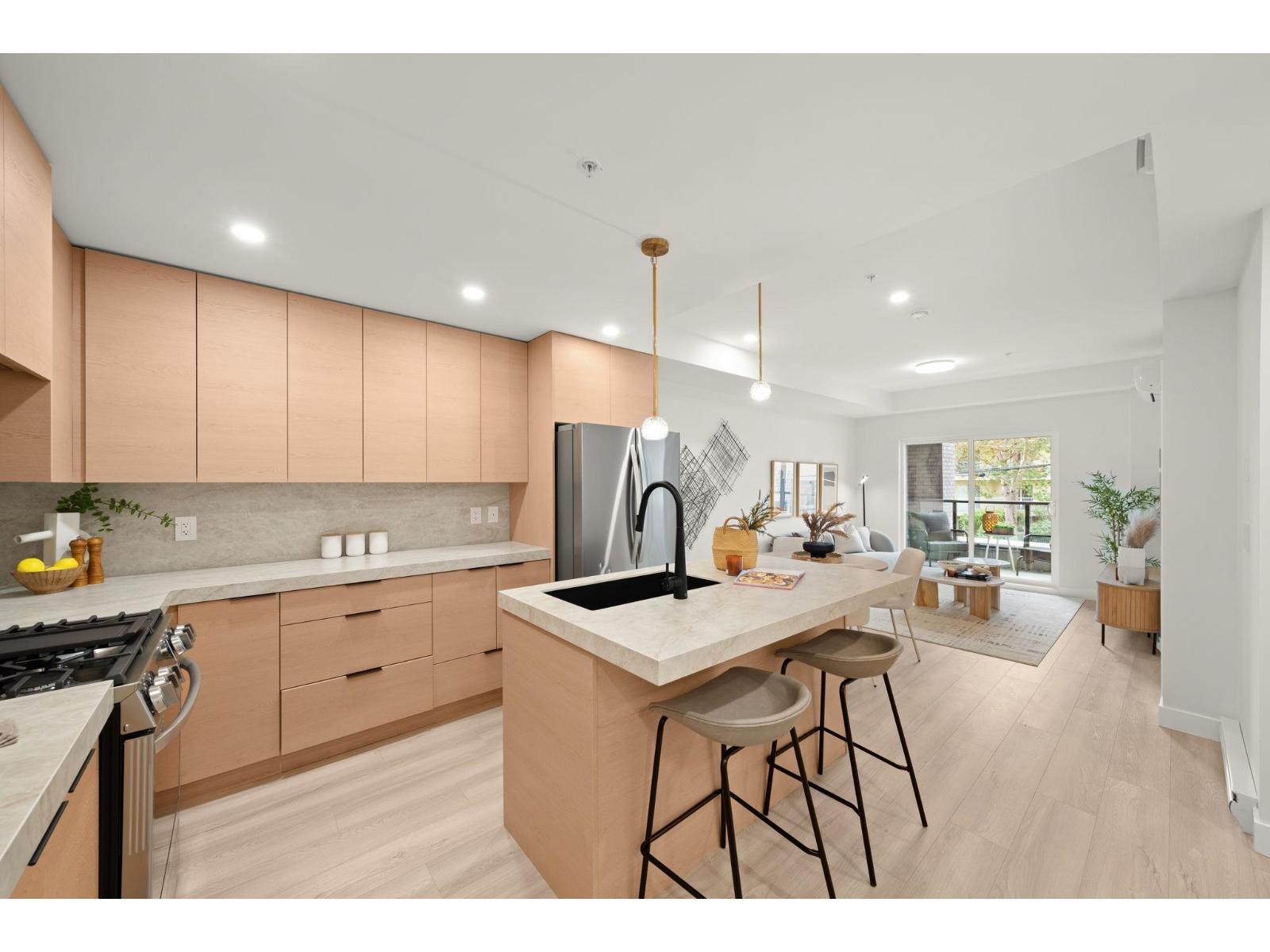 208 15353 17 AVENUE