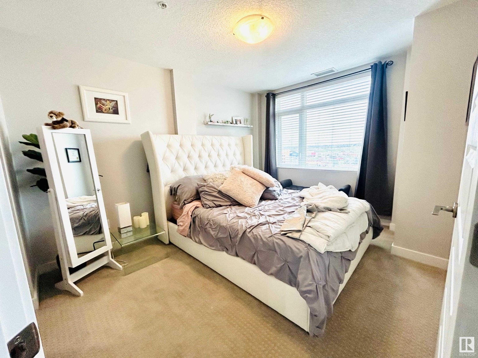 #831 5151 WINDERMERE BV SW