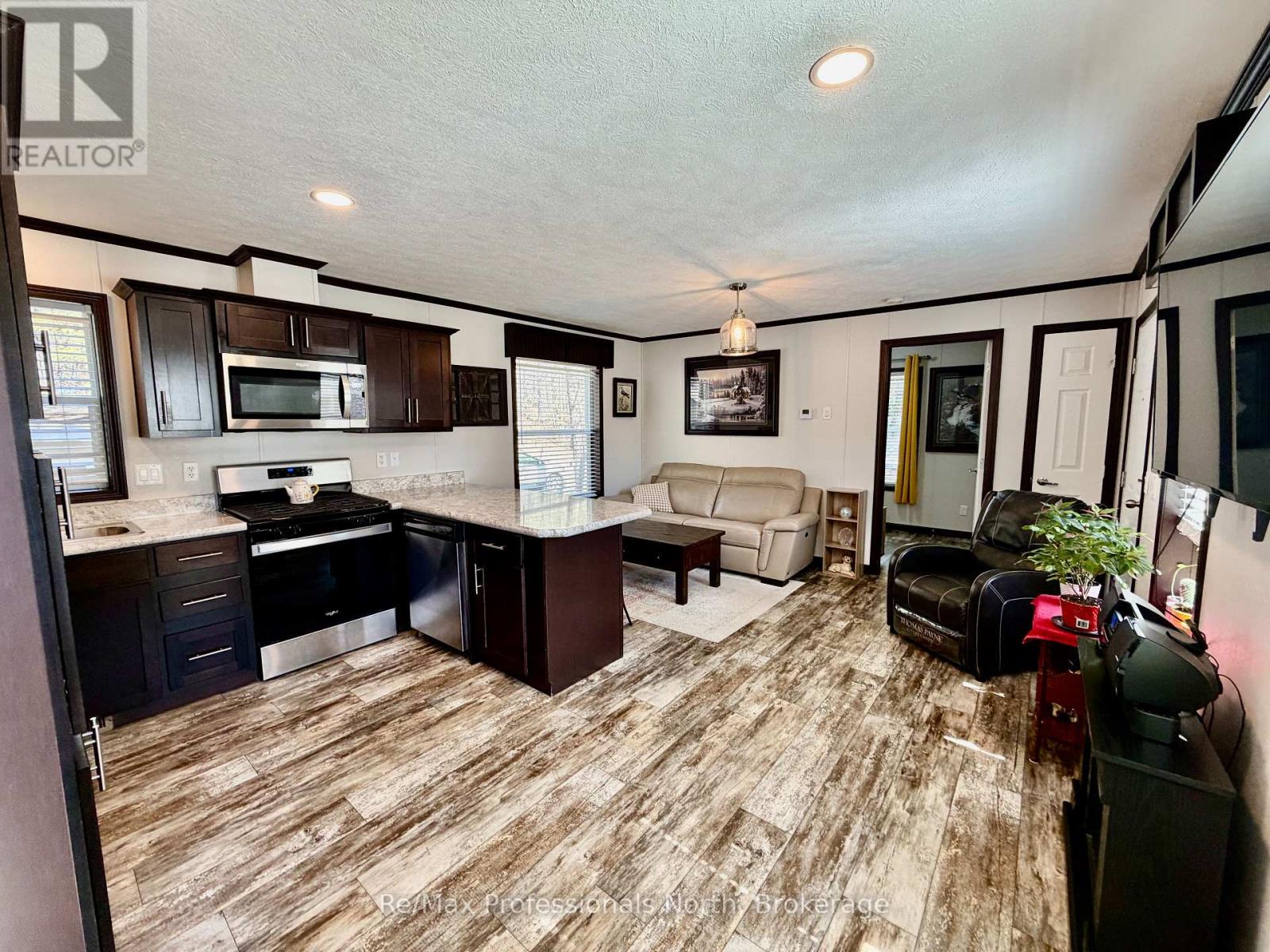 27 - 1007 RACOON ROAD