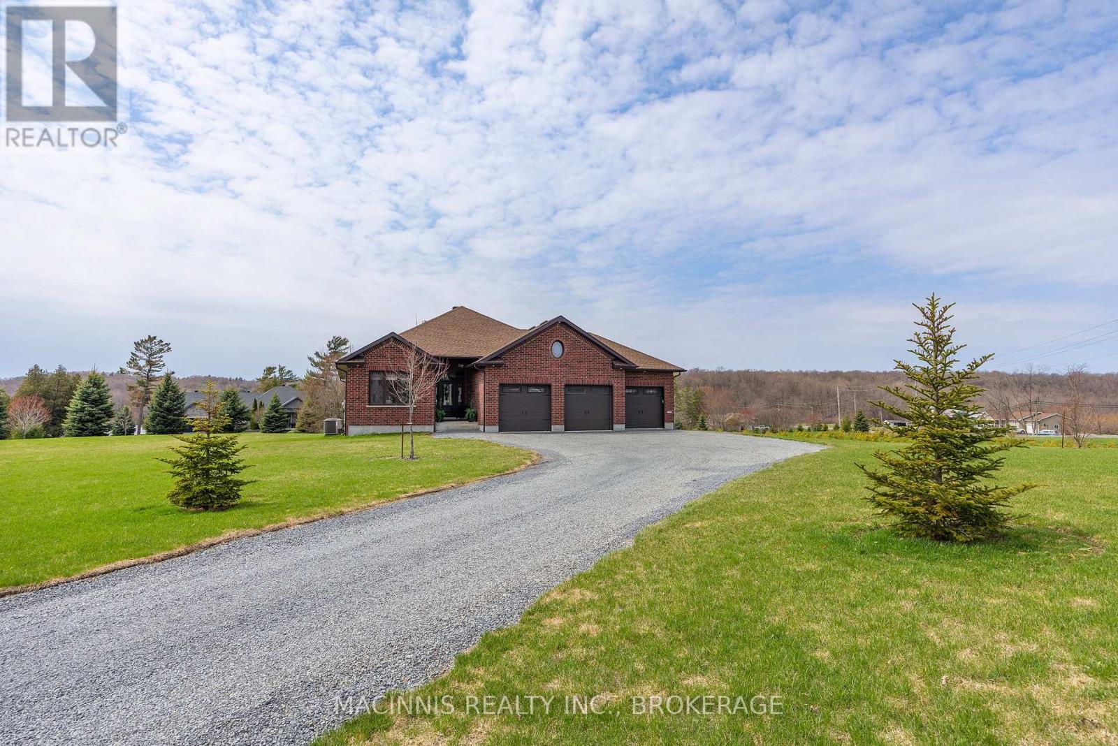 4 SANDSTONE COURT