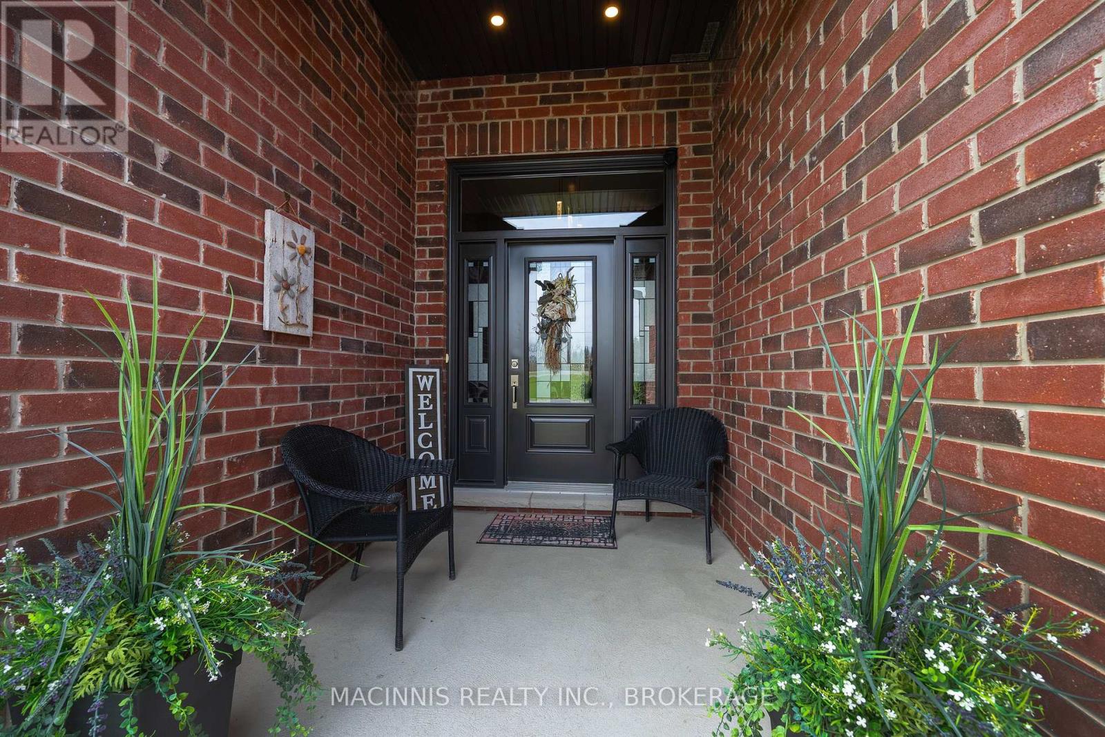 4 SANDSTONE COURT