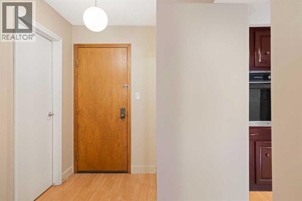 105, 345 4 Avenue NE