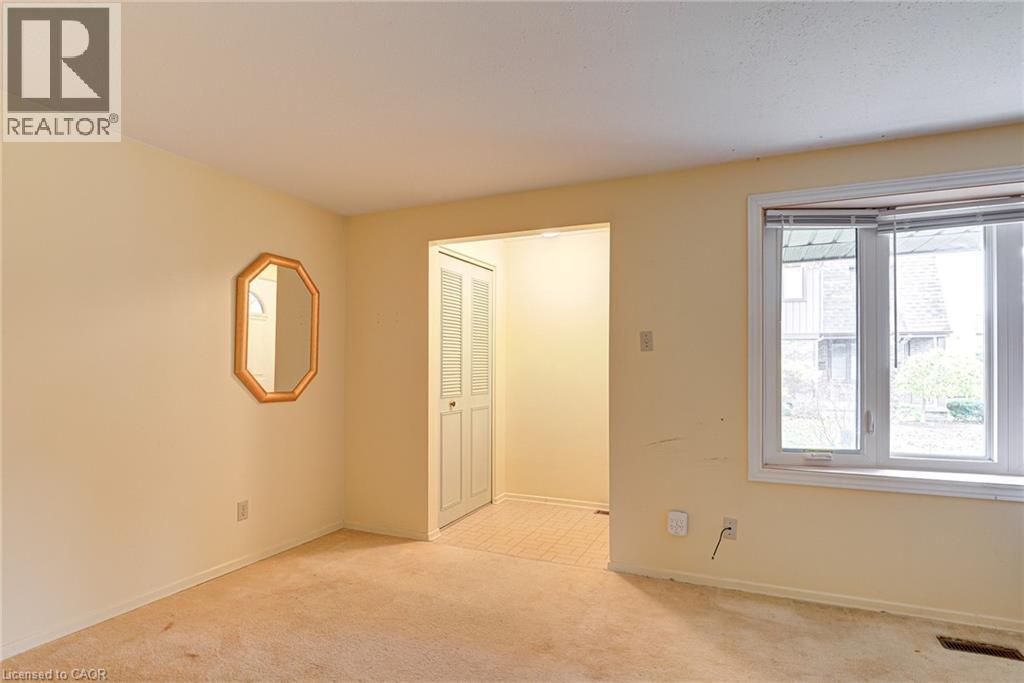 285 SANDOWNE Drive Unit# 9