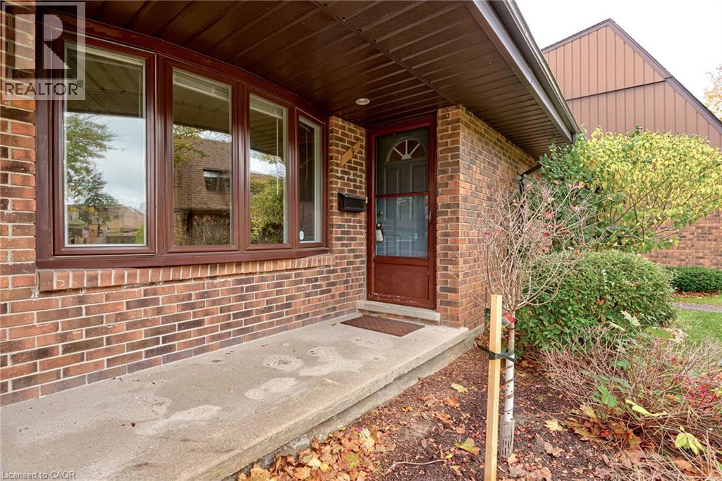 285 SANDOWNE Drive Unit# 9