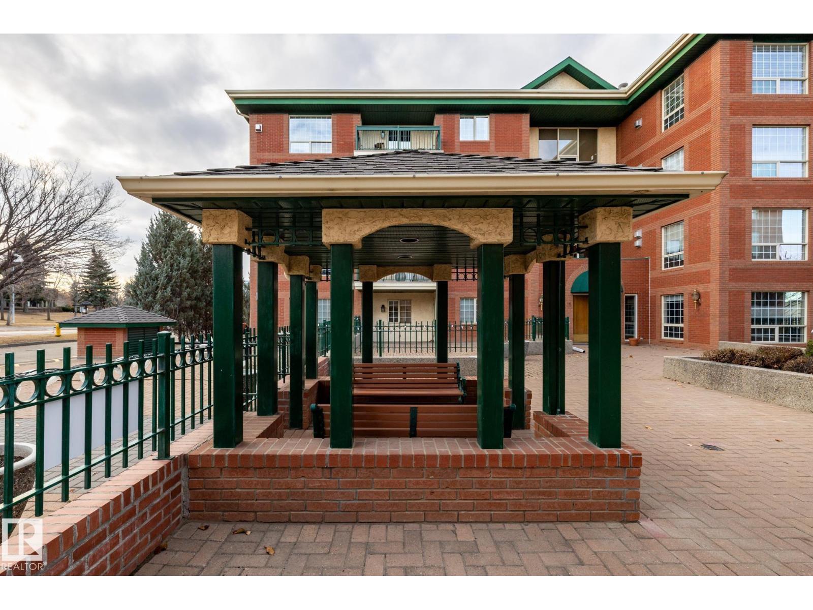 #102 37 SIR WINSTON CHURCHILL AV