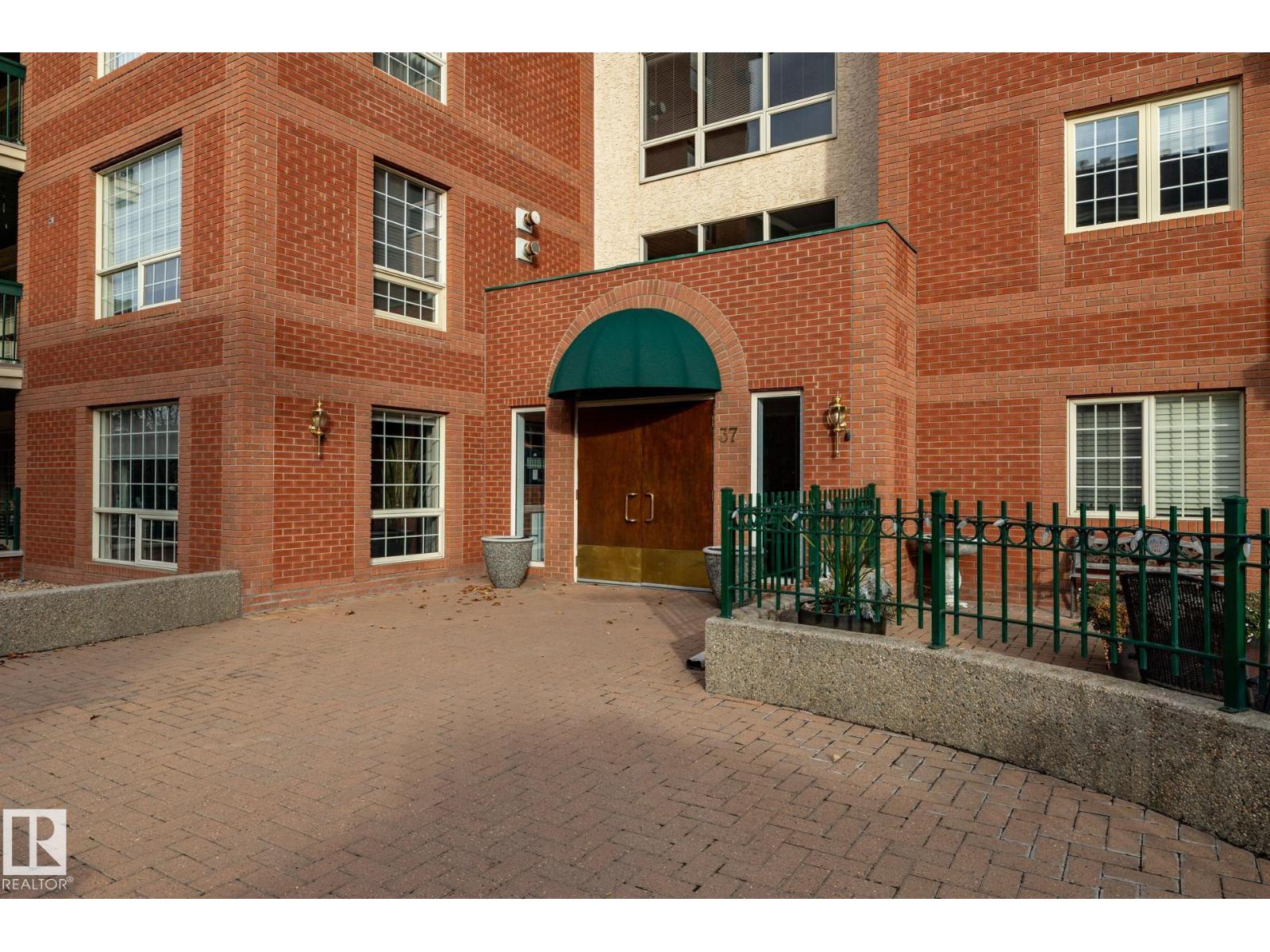 #102 37 SIR WINSTON CHURCHILL AV