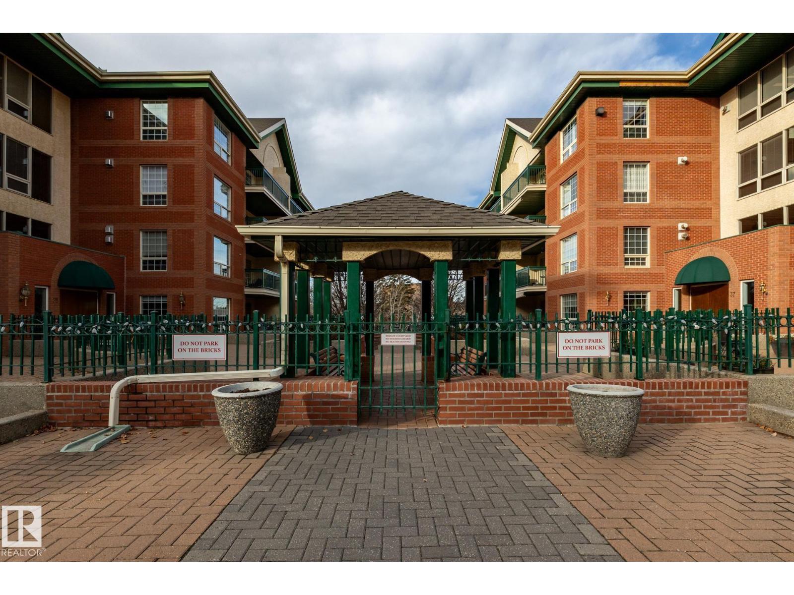 #102 37 SIR WINSTON CHURCHILL AV