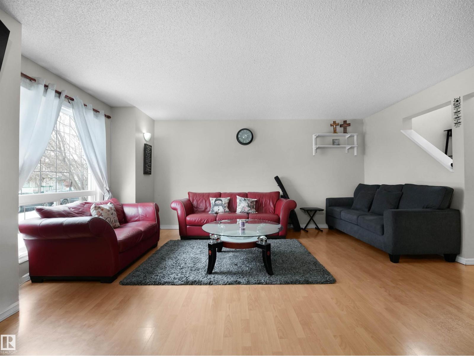 21379 89 AV NW