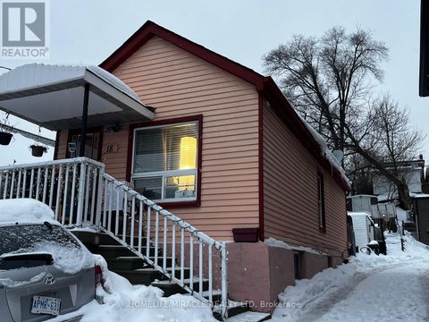 18 HOLMESDALE CRESCENT Toronto (Caledonia-Fairbank) ON M6E1Y5