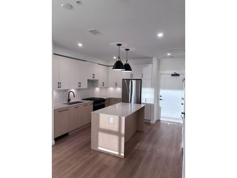 711 27254 ALDERGROVE TOWN CENTRE DRIVE Langley BC V4W0E5