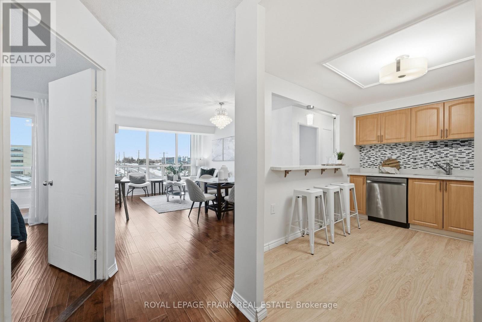 710 - 711 ROSSLAND ROAD E