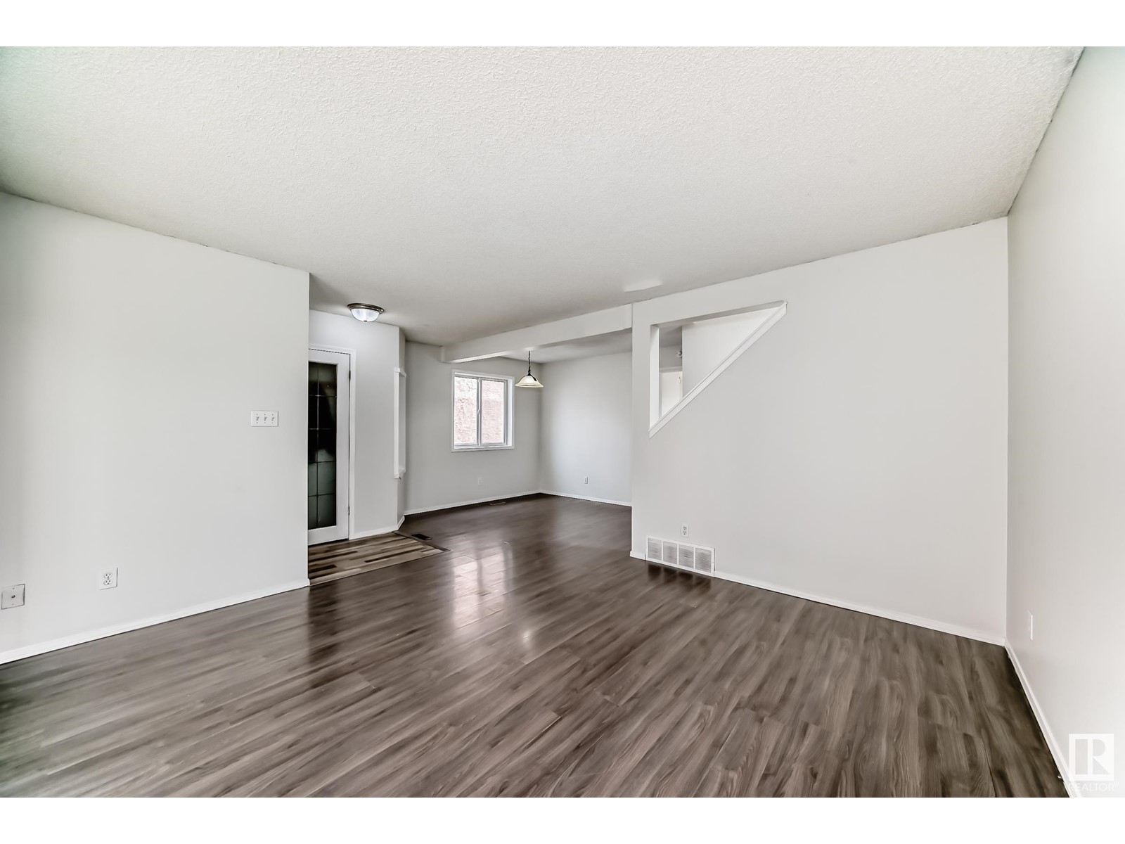 271 River PT NW