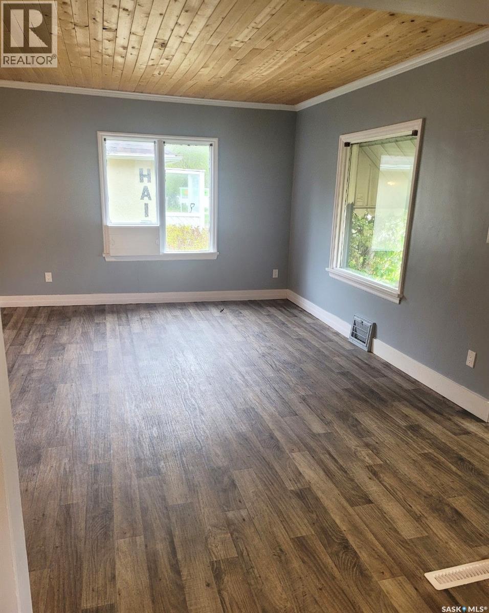 211 Broadway STREET W